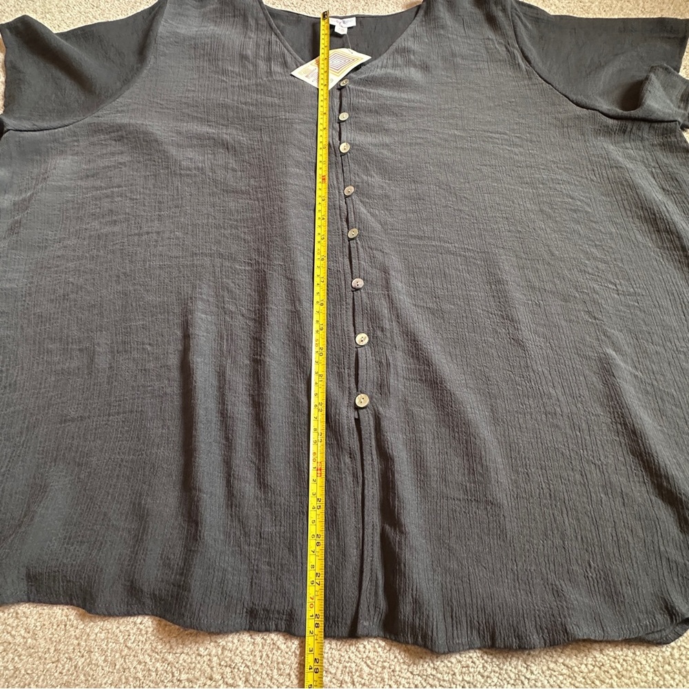 NWT LulaRoe Shannah V-neck button blouse 3XL - Picture 6 of 11